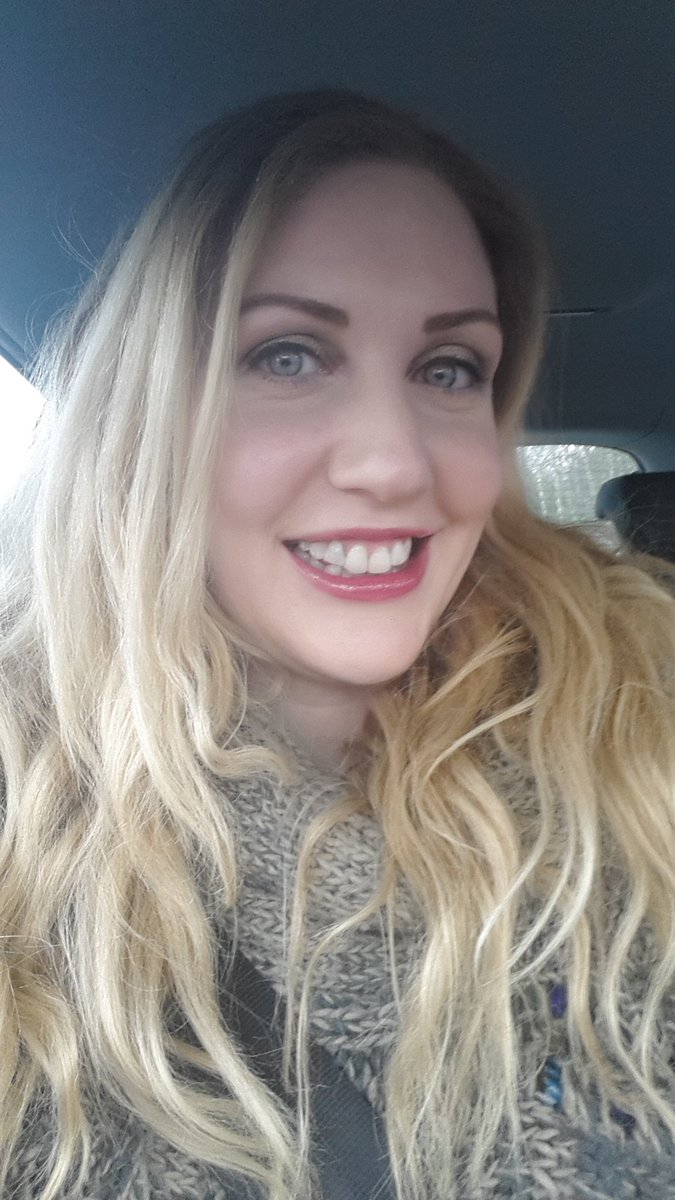 AllAboutMeLooks's tweet photo. Stuck on the motorway on Friday #younique #makeup #AllAboutMe #lavishlipgloss #palette1 #carselfie #liquideyeliner https://t.co/JzUEIm4QDf
