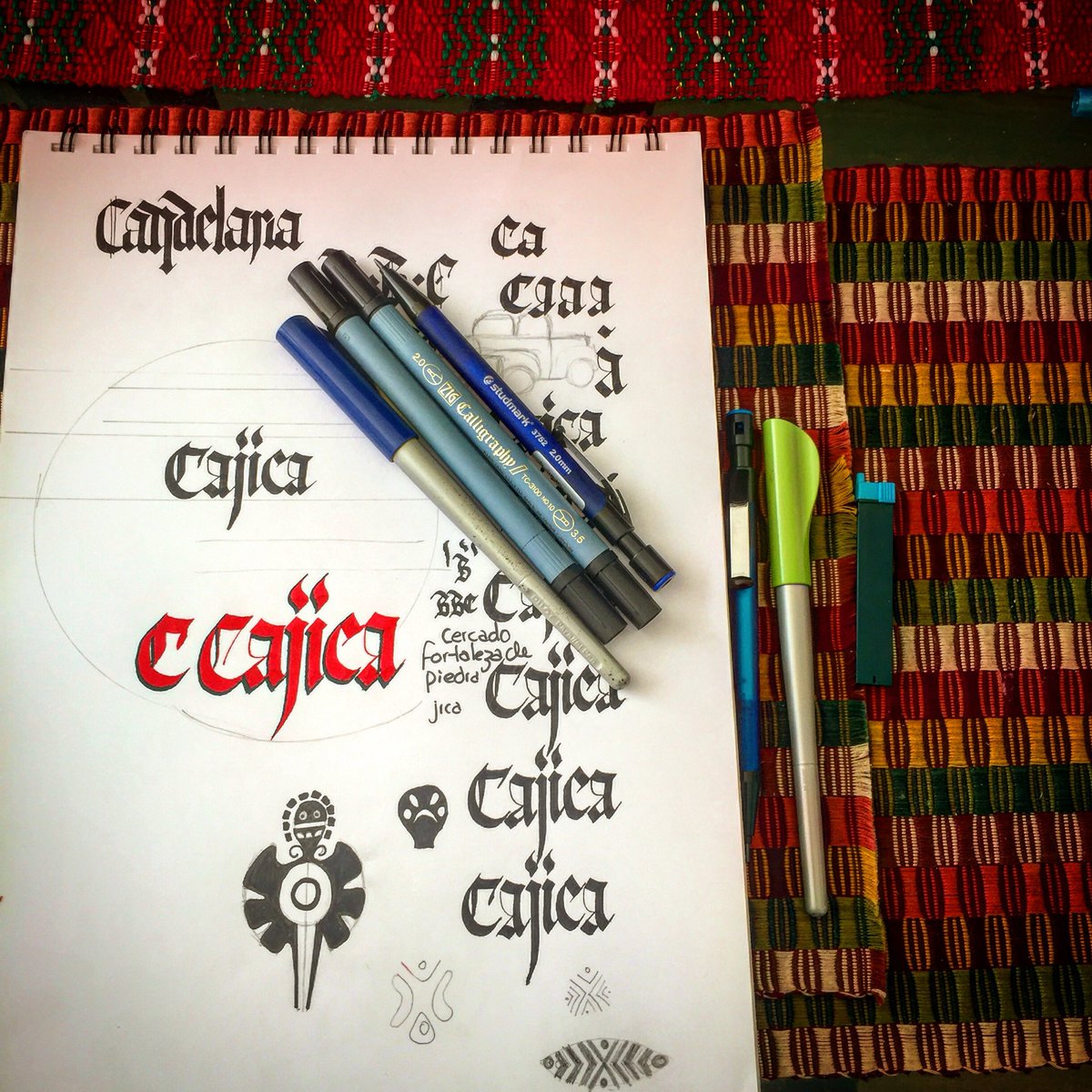 villamaoo's tweet image. Trabajando #goticas con #pilotparallel #calligraphy #caligrafía