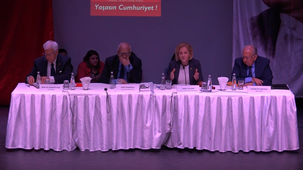 ANAYASA TUZAĞI PANELİ BÜYÜK İLGİ GÖRDÜ add.org.tr/anayasa-tuzagi…