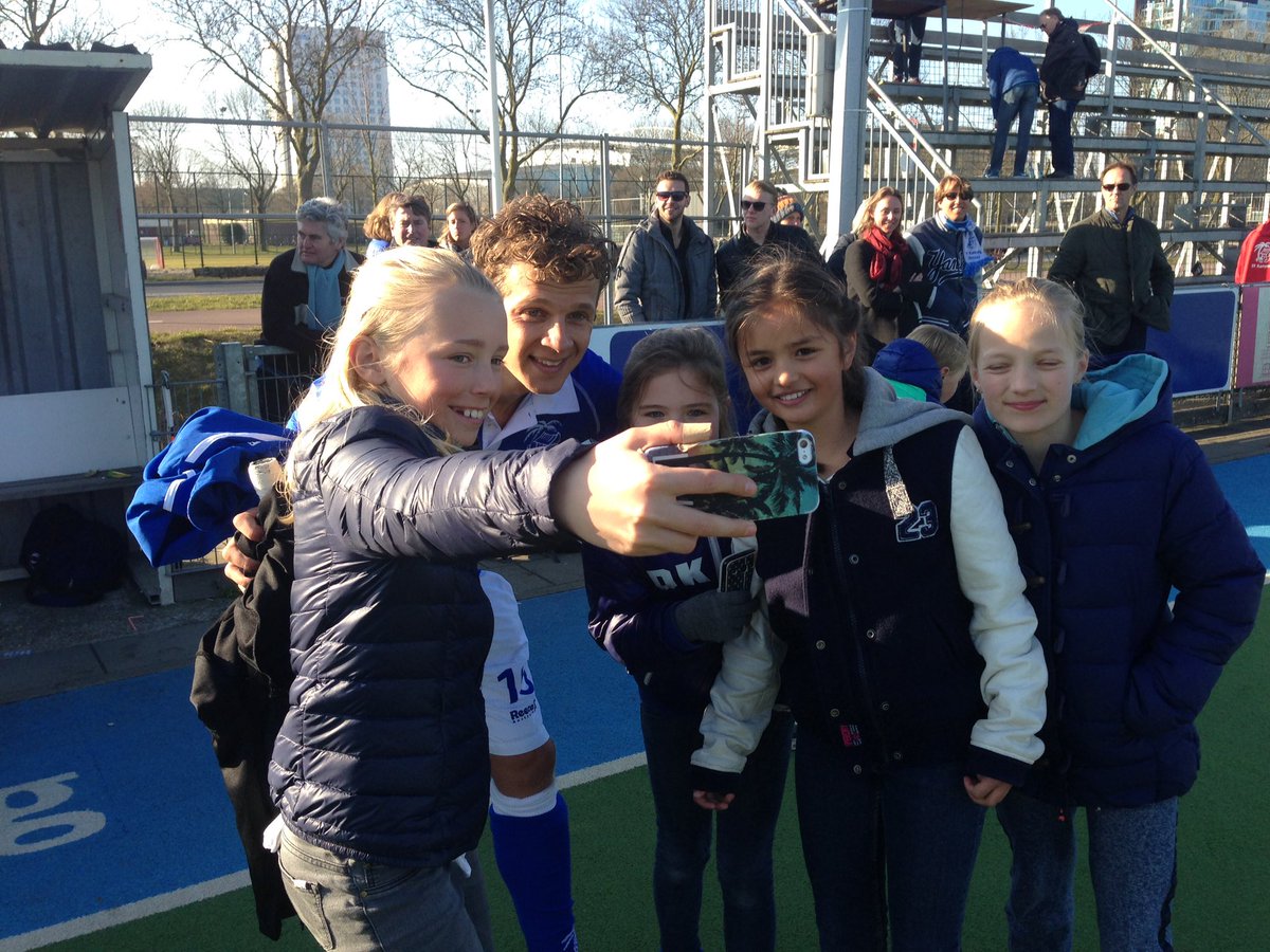 KampongHockey's tweet photo. Wat een wedstrijd!!! ๐๐ช #kamoz (2-1) met 2x @PhilipMeulen #blauwhart Vanavond samenvatting op @KampongTV https://t.co/FiRkBOBVQg