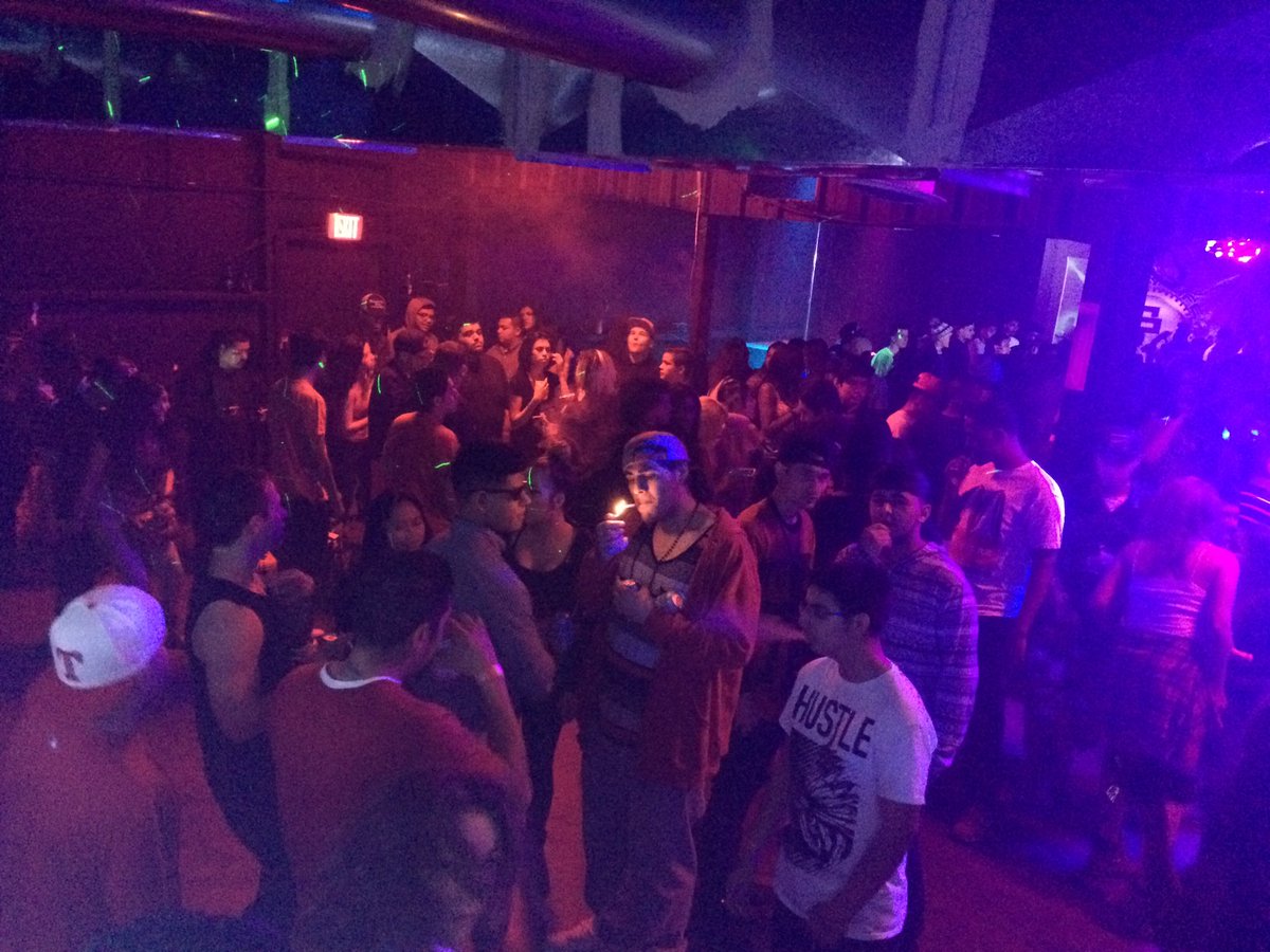 miss_kennedy817's tweet photo. #Recap of last night . #AfterlifeEnt https://t.co/zbCZAtGN12