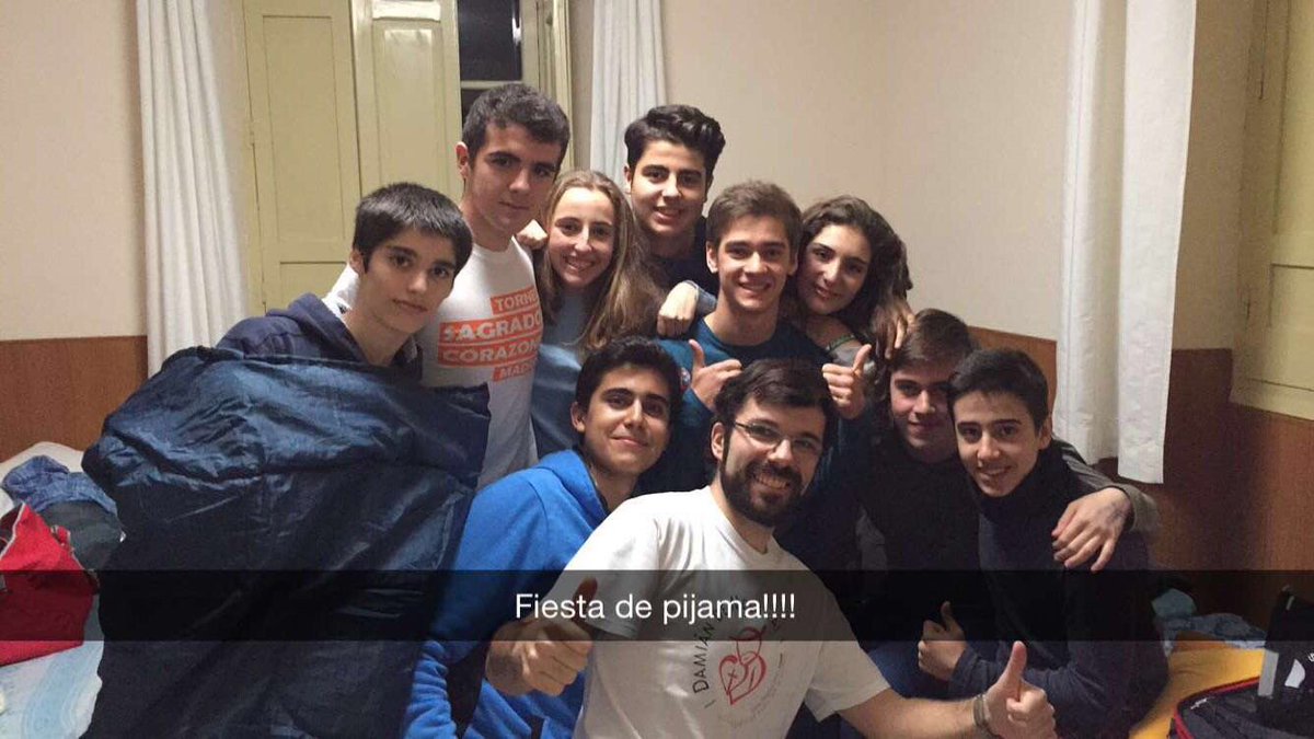 colegio_sscc's tweet photo. Preparando la Pascua con 4º de ESO....#MasterFe https://t.co/rL6DRep5Iv