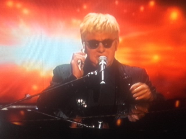 carlucci_angelo's tweet photo. @quelliche_rai2 #HeltonJohn😂😂😂 #qcc https://t.co/C9CtMJpfR5