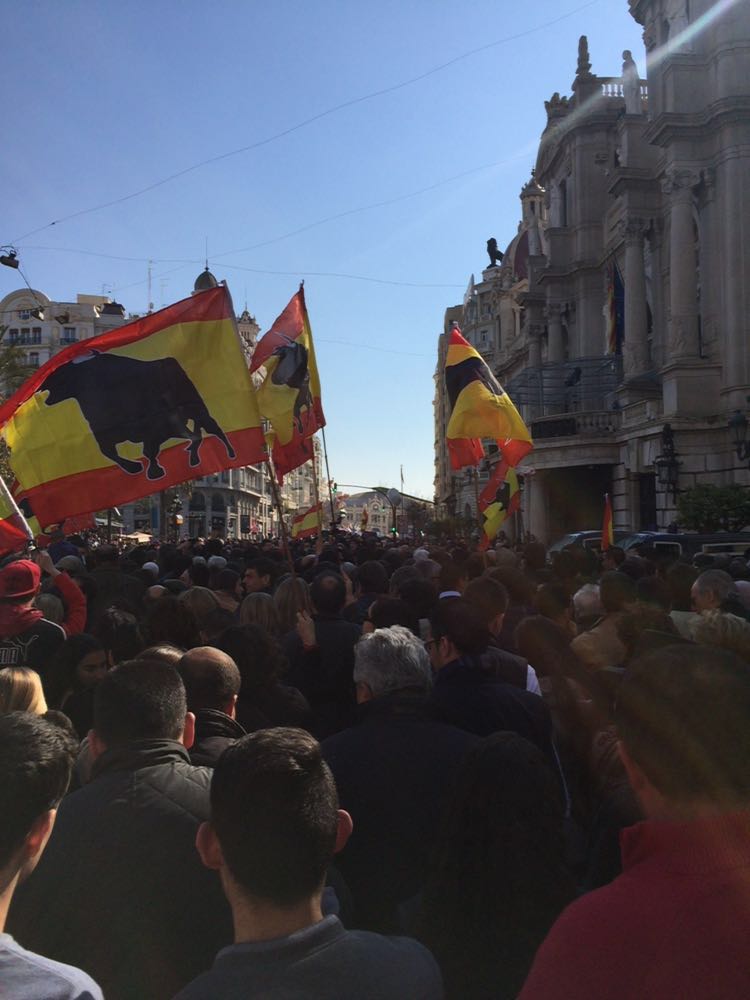 arribestaurinas's tweet photo. Multitudinaria manifestación taurina en defensa de la Tauromaquia en Valencia. #13MValencia #UnidosPorElToro https://t.co/8lTtuaokYv