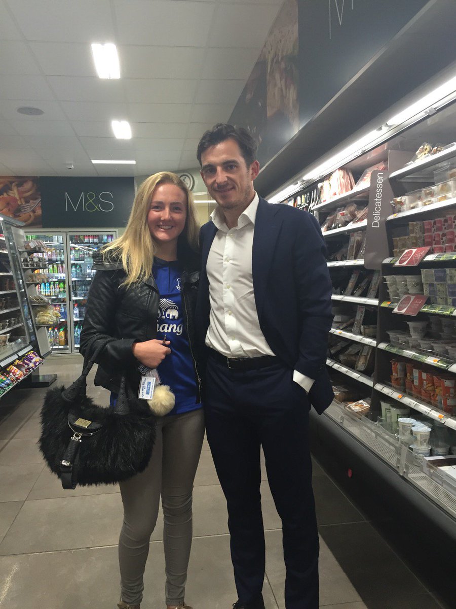 CharmainWarnick's tweet photo. Still can't believe I bumped into Baines after the match yesterday ☺️ @Everton #everton #wembley https://t.co/FnG4BkhlRo