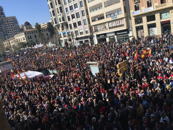 pitonderecho's tweet photo. Día histórico para la Tauromaquia: multitudinaria manifestación taurina en Valencia... en https://t.co/B18F57oI1n https://t.co/l9VI7cRZEI
