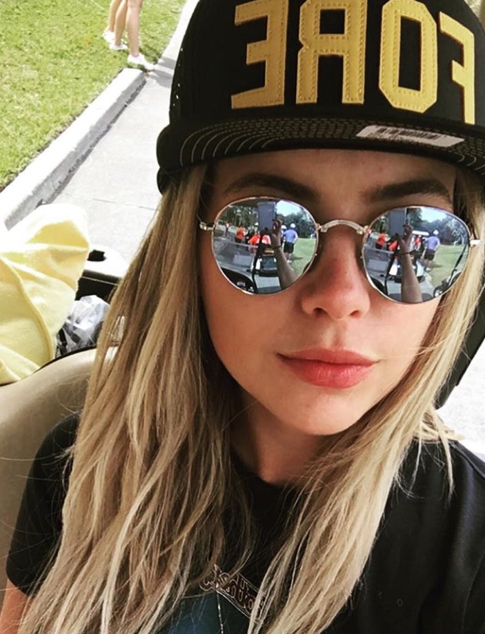 AshBenzo tweet picture