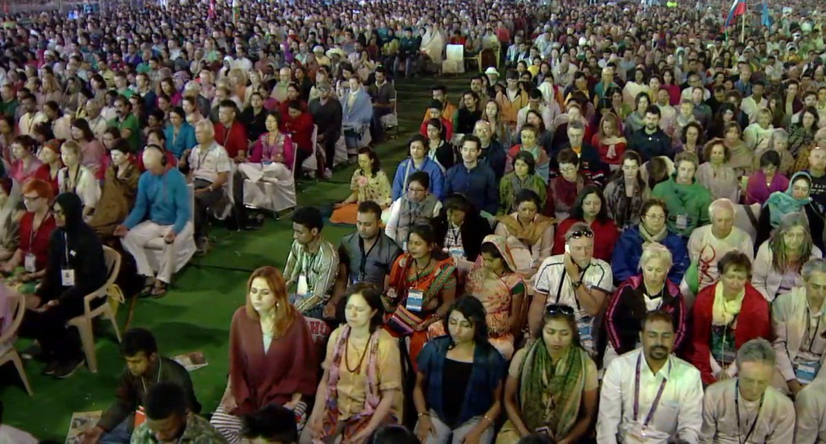 The entire gathering irrespective of their identities meditated in bliss with Gurudev <a href="/SriSri/">Gurudev</a> at @WCF2016 #WCFDay3