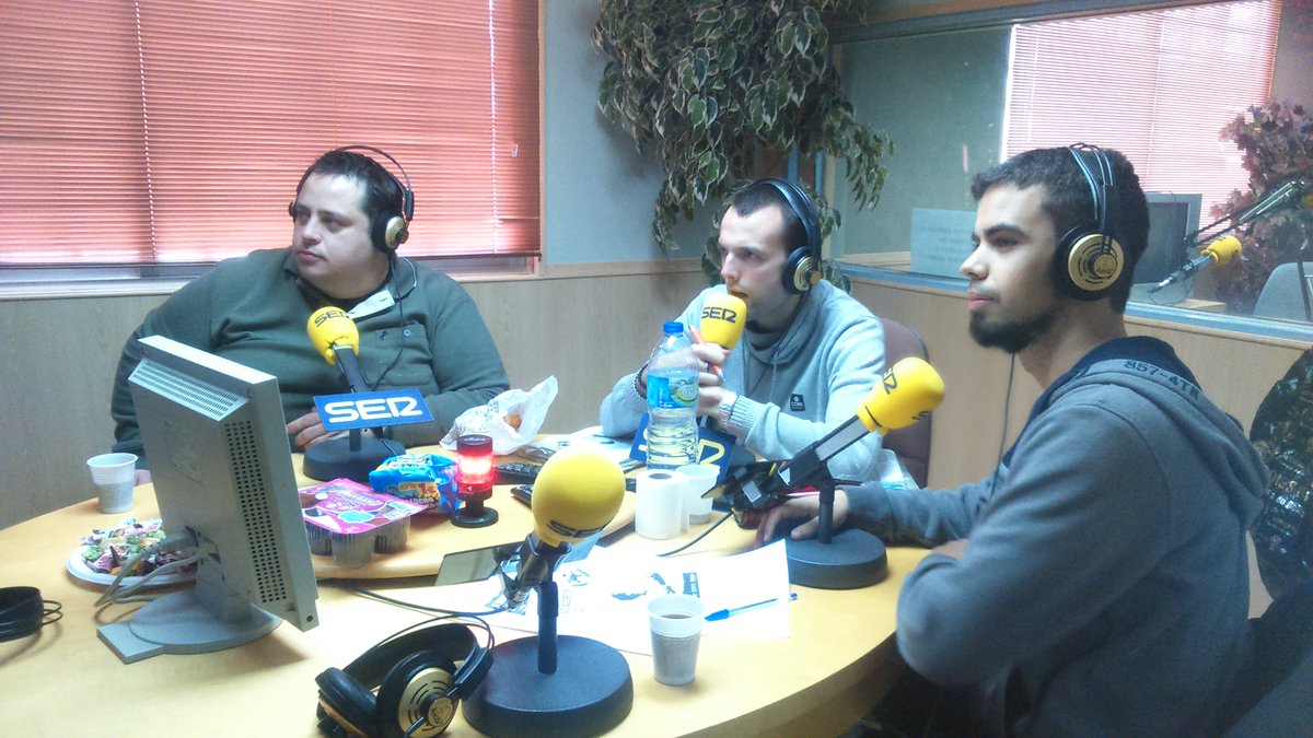 SER_MadridOeste's tweet photo. En directo con @VictorGuillenPe @toninofuenla y @David_MB91 en Carrusel deportivo Madrid #huescaAlcor https://t.co/OAVmcsNVf2