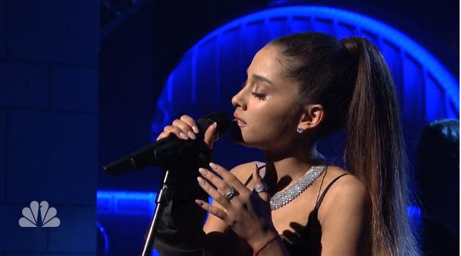 Watch Ariana Grande Handle Major Wardrobe Malfunction Pro Watch