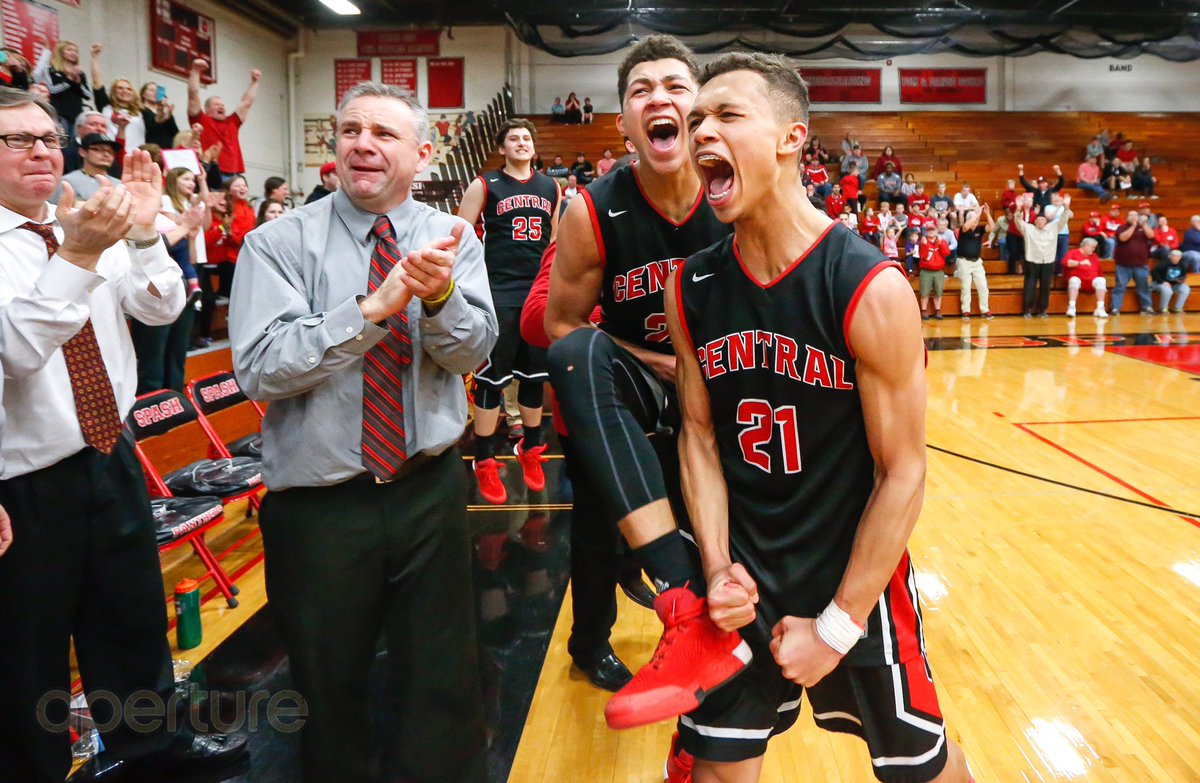 ApertureBySD's tweet photo. It's why I love being a sports photographer @Bailey_Kale_23 @KingKobe27 celebrate their sectional final win https://t.co/7DD7gNHQNc