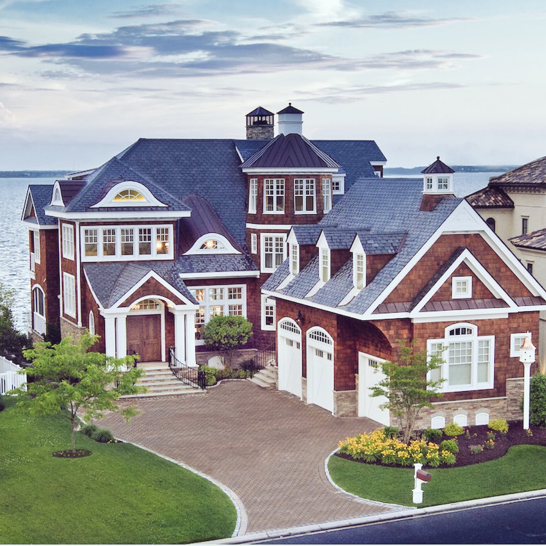 WealthyPix's tweet photo. A house like this to start a family 😍 https://t.co/8a30ux2gMJ