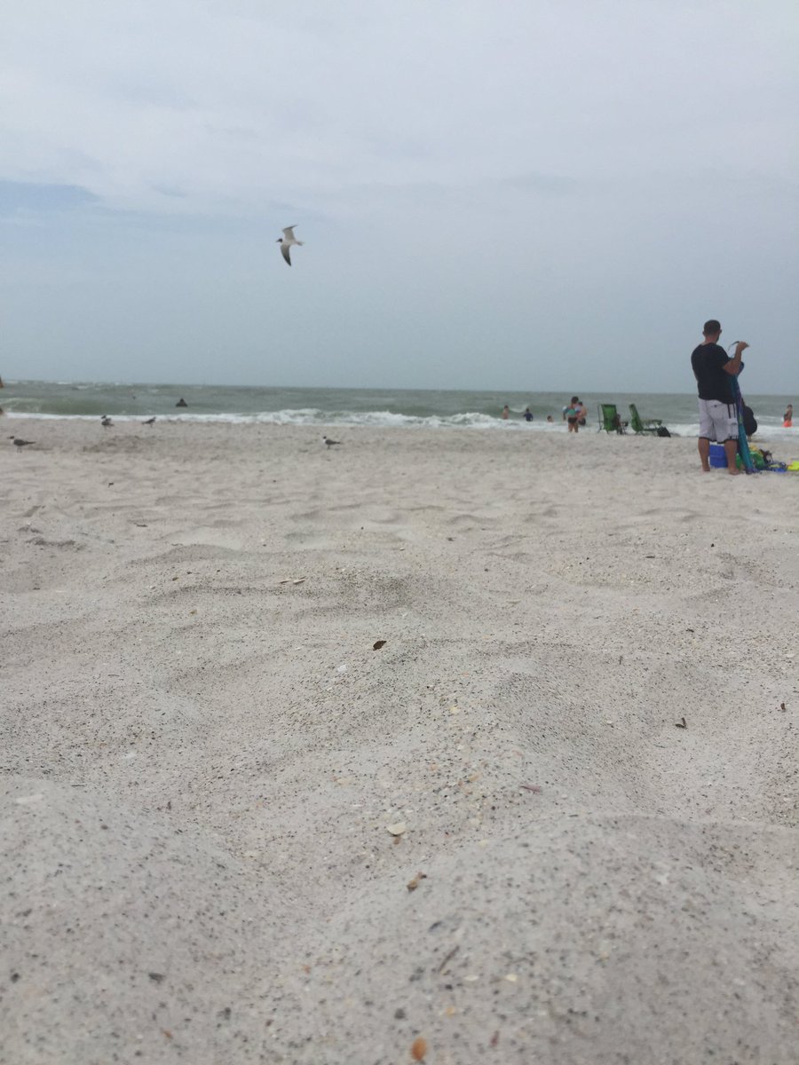 MooreXxXUprise's tweet photo. Why is there no sun 😑 https://t.co/TIGx34idZc