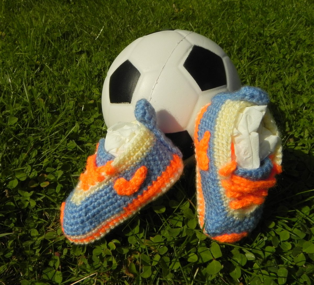 TheTinyColor's tweet photo. Crochet baby sneakers
https://t.co/Nqgh3mK7i0 https://t.co/dcnQSd0V4w