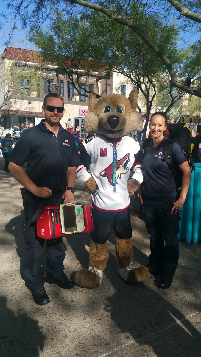 ParamedicsUnltd's tweet photo. It was a close call for Howler, but we saved him!
#PhoenixCoyotes #ParamedicsUnlimited
#RunForRyanHouse #medics https://t.co/bP7gMLYvkt