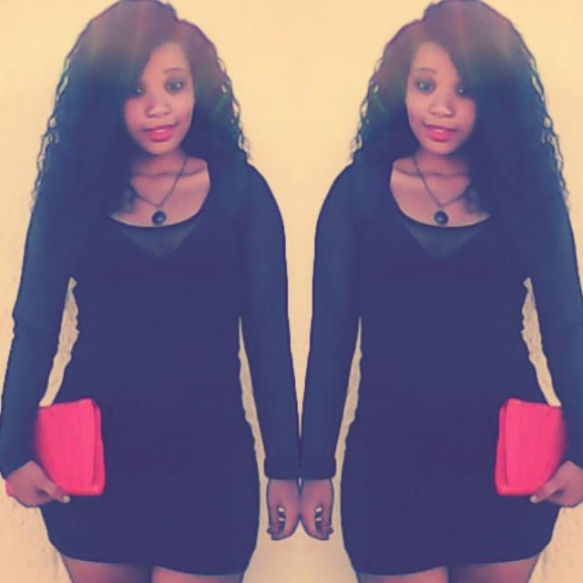 mphomoeng95's tweet photo. Mad love 4 her #queening https://t.co/R1QSLH5tCn