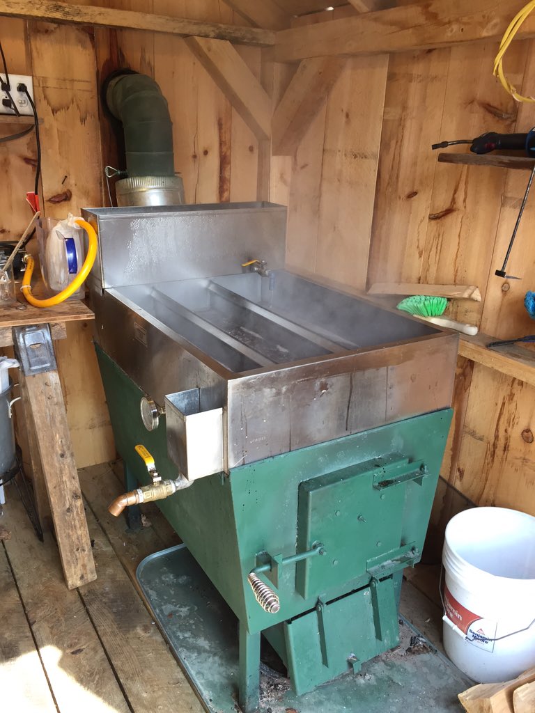 NoahSchy's tweet photo. Maple sugaring in Vermont #sugarshack https://t.co/Y0Sc3AbH3r