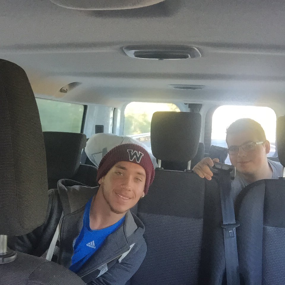 canelitareal's tweet photo. De vuelta a casa con mis hermanito y mis trompetas jejjeje !! gracias Dos hermana noche mágica Os quierooo!!! https://t.co/VnMUWsLL9q