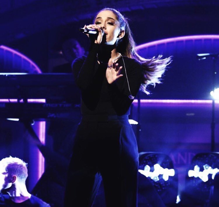 arianaxqueenn tweet picture