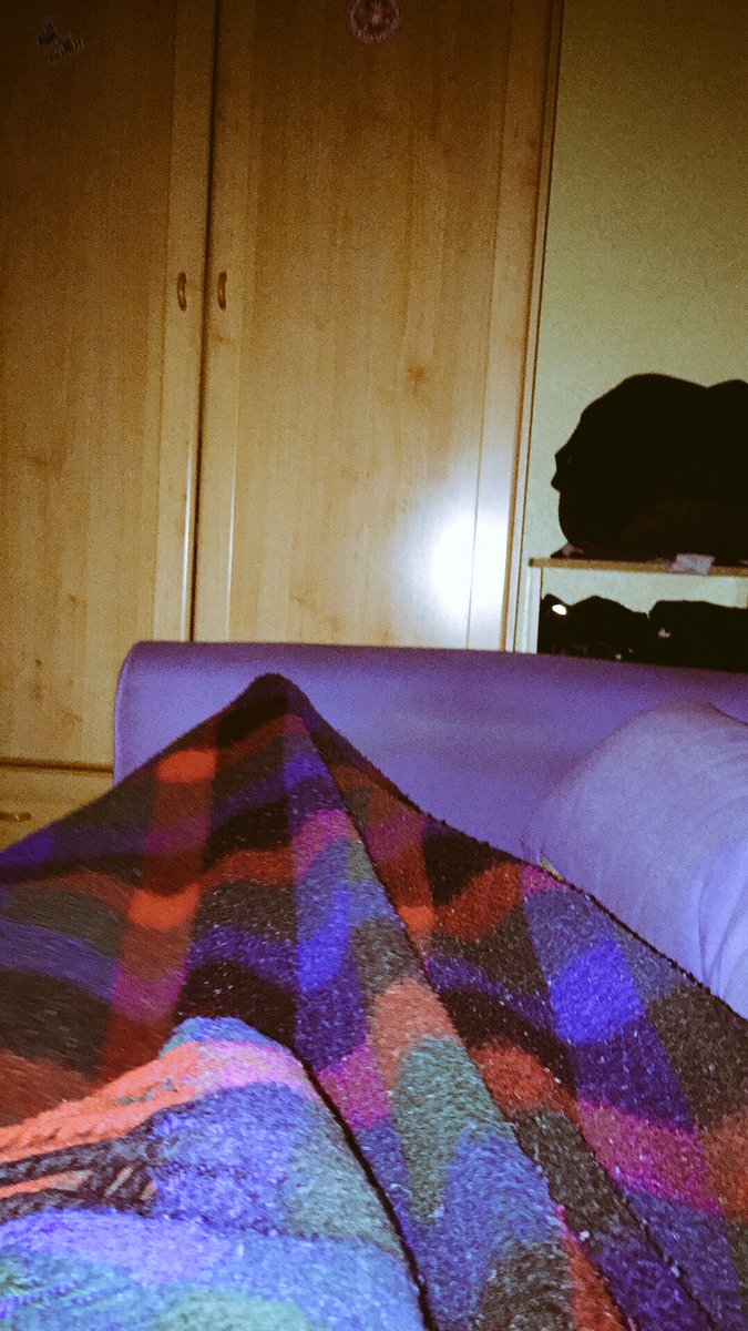 javierpg84's tweet photo. Tarde de esas de las q uno no da ni chispita de ruido!!Esta en modo zen tirado en el sofa !!😵K. O.#calentonmaximo https://t.co/NKhuTRxSoP