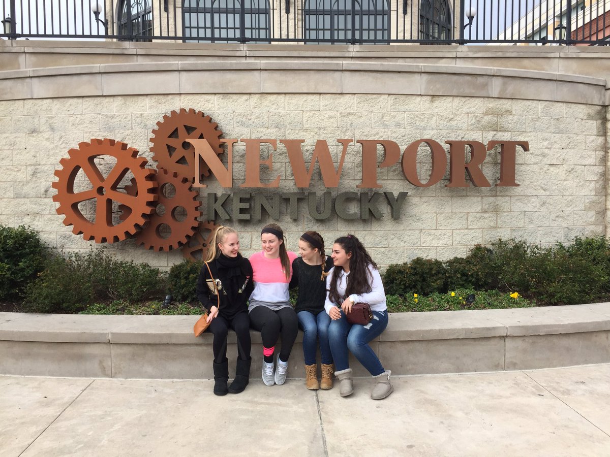 SidneyMarielle's tweet photo. day 2 complete #germanexchangestudent https://t.co/1mdbt2yuxT