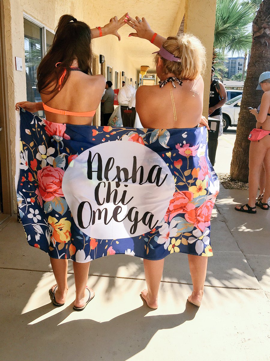 _kayjay18's tweet photo. BEACH BABES #sfa20 #pictureyourselfpan @m3_adams @SFASU_AXO https://t.co/l3z9aC22Ct