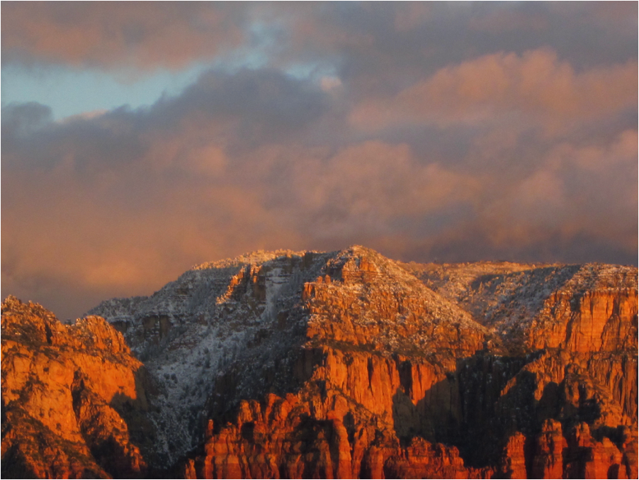 Red Rocks kissed by light.
At sunrise and sunset born.
#Sedona's jewels.    
~Shaeri ❤¸¸.•*¨*☆ #haiku #micropoetry