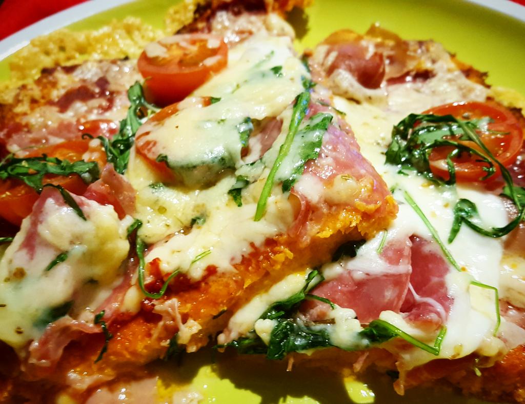 REALebrity's tweet photo. Home made carrot based pizza's are the business !! #pizza #cleaneating #cleanrecipes #fitfam #foodie https://t.co/UQAHC6Byy0