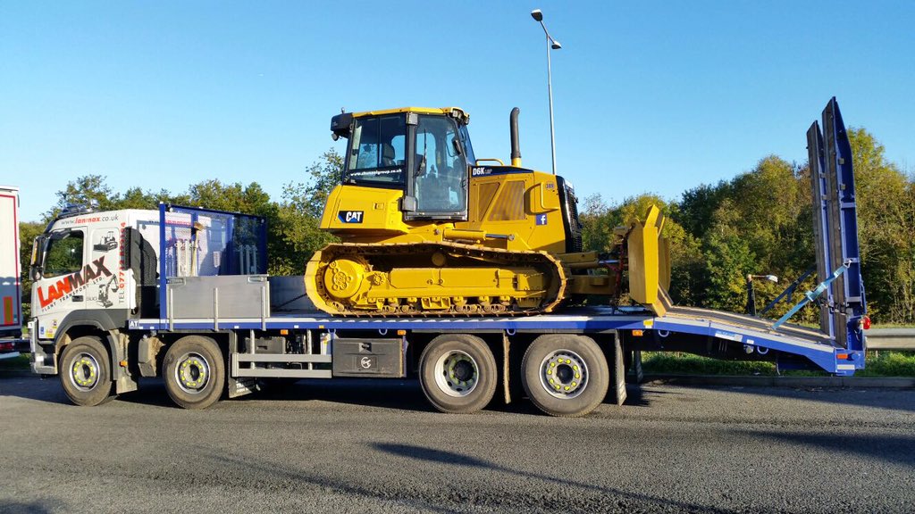 lanmax_PT's tweet photo. Nice little dozer moved  #Lanmax #lanmas https://t.co/APsTQDxHVJ