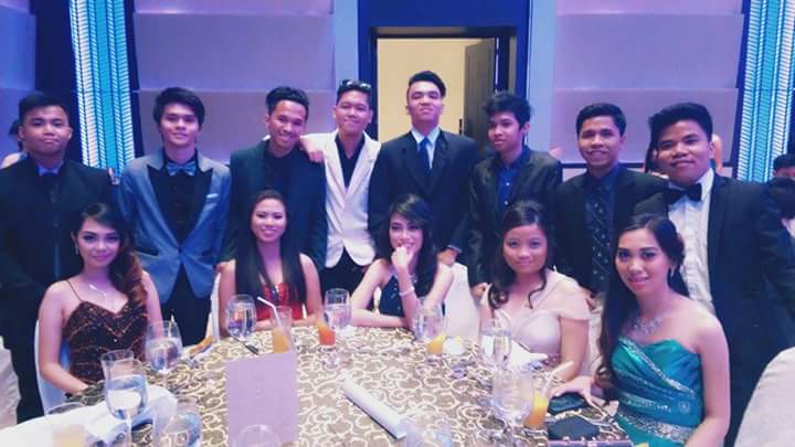 yangsayao's tweet photo. Last friday night dinner #TeamBottle #GraduationBall2016 https://t.co/Ed1Tclkrq4