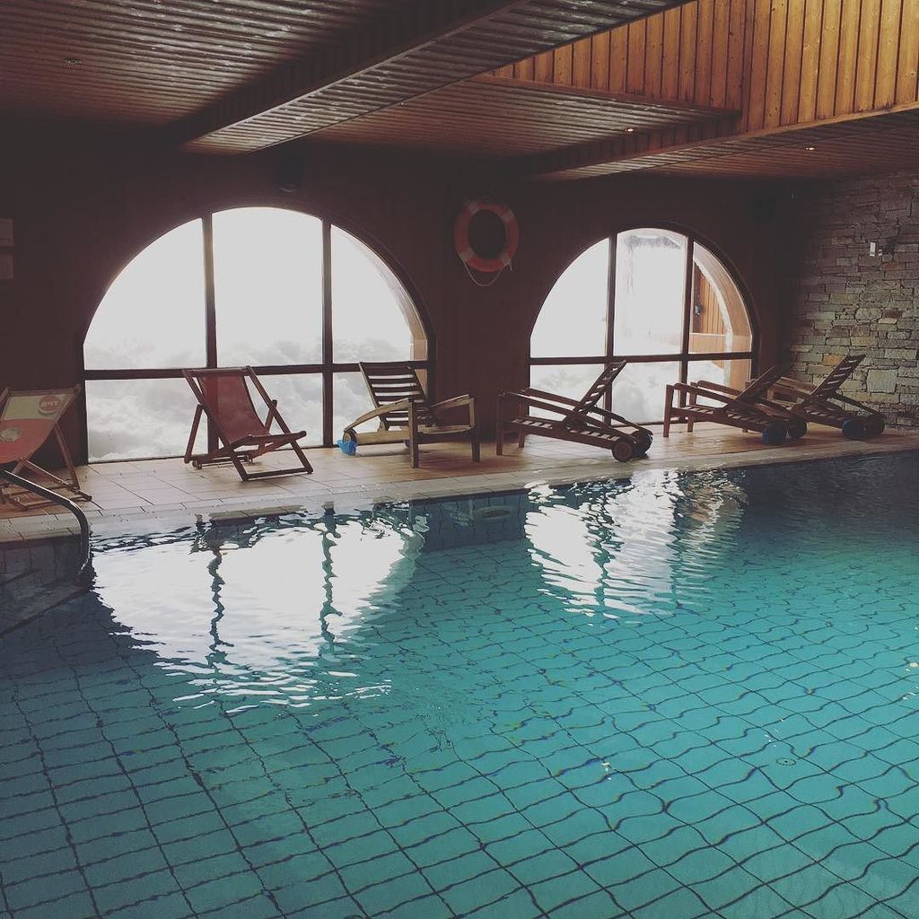 MontagneJadore's tweet photo. #laplagne #belleplagne #paradiski #lesbalcons #chill #piscine #alps avec @yo7813 by helenita2a https://t.co/TDThVhvmCX