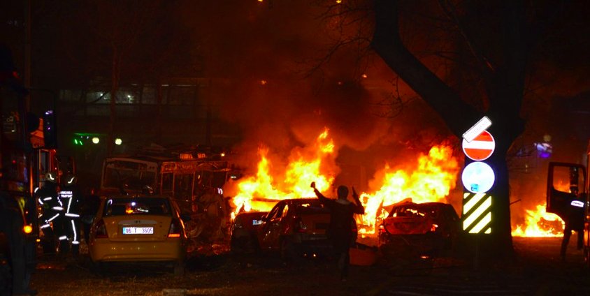 #SonDakika!! Ankara’da Patlama! Saldırıda çok sayıda yaralı var.  twtrsn.dk/KmkMnf