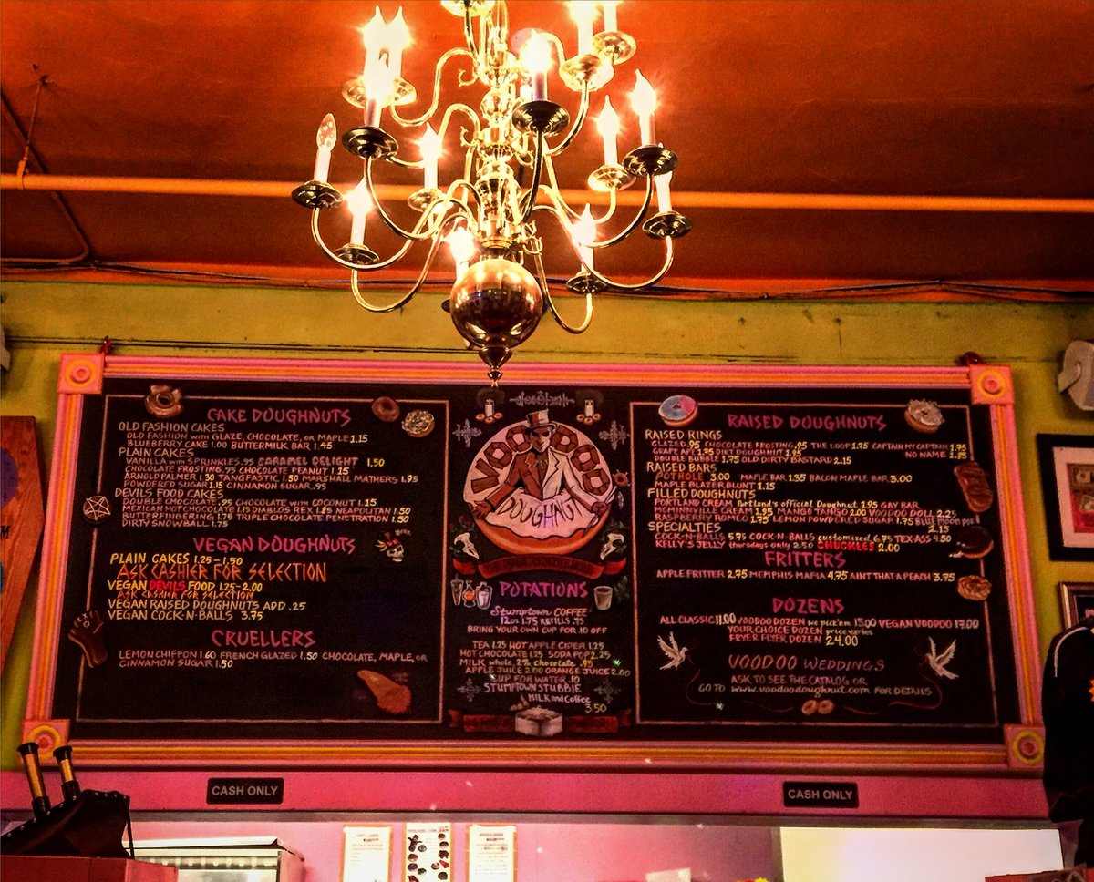 PNWBrews's tweet photo. Late night Voodoo trip! 😝🍩 #voodoo #voodoodoughnuts https://t.co/HVUm1hYdfc