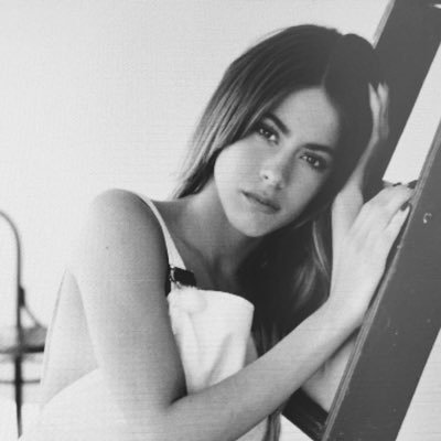 worldofenjoyer's tweet photo. Mon père me dit que si j'ai 200 tt je vais appeler @TiniStoessel svp aidez moi!! https://t.co/3jsAfMkruR