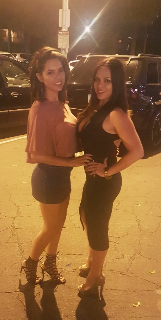 Topomona77's tweet photo. Girls Night... latinas https://t.co/OXwkeSxPeN