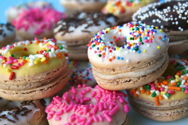 Artisan_West's tweet photo. @nessa2059 @SubhuTech Macalongs vs Macaronut need to decide new @ArdilaunBistro Dessert or Afternoon Tea https://t.co/ohlEhvC4Bs