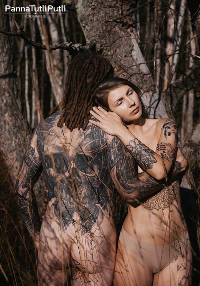 Photographer Matches Tattooed Bodies With Natural Landscapes buff.ly/1RHCkYM check out <a href="/tattoodo/">Tattoodo</a>
