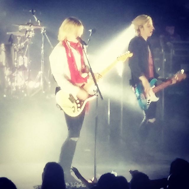 RossInfoBR's tweet photo. Ross durante o show de ontem em Des Moines! #1 https://t.co/bdLyaswIcv