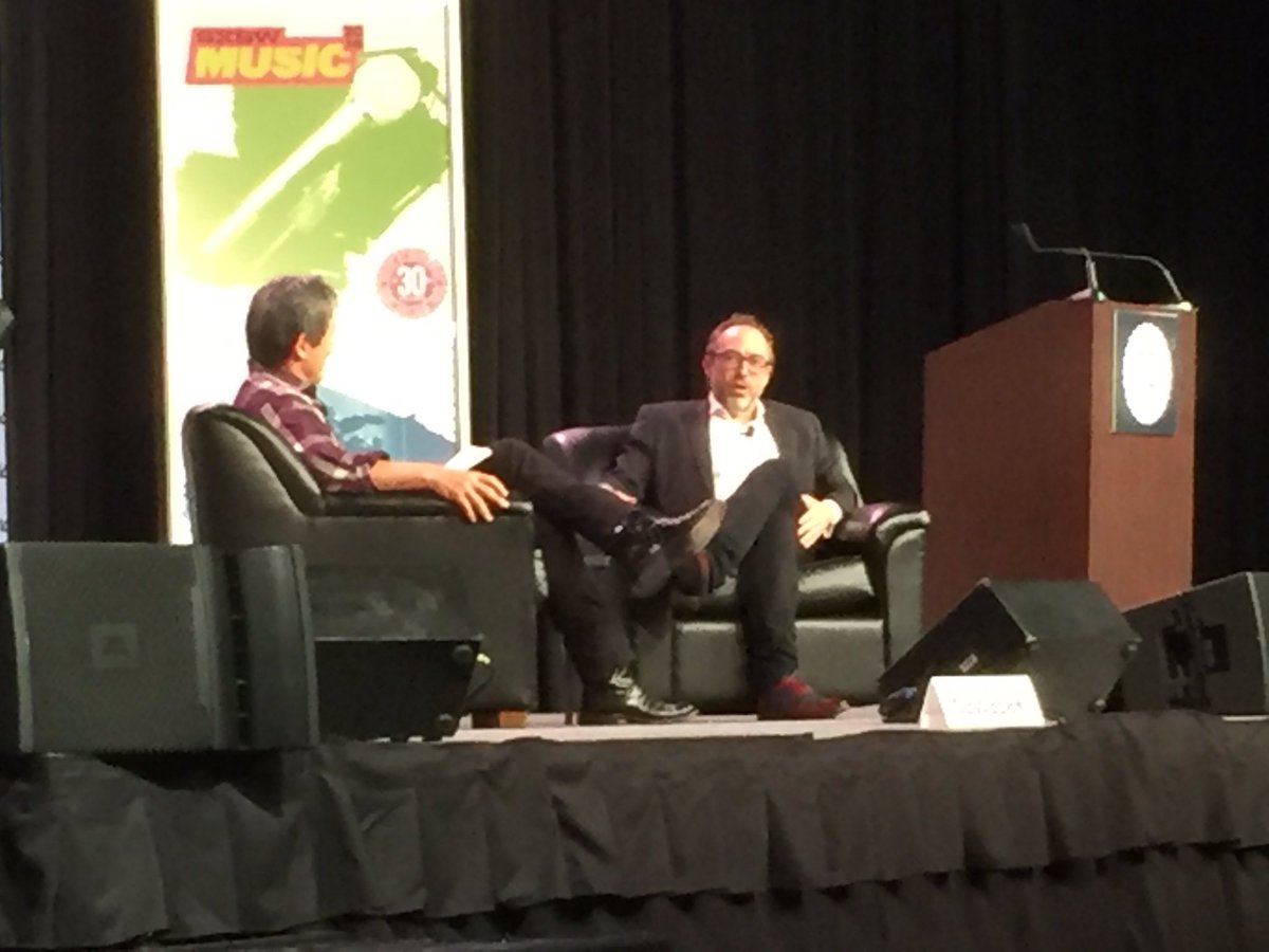 Cesarrivas80's tweet photo. .@Wikipedia at #SXSW @GuyKawasaki interviewing @jimmy_wales first question on : Apple Vs the Feds #SXSW2016 https://t.co/kR6Apr8Nln