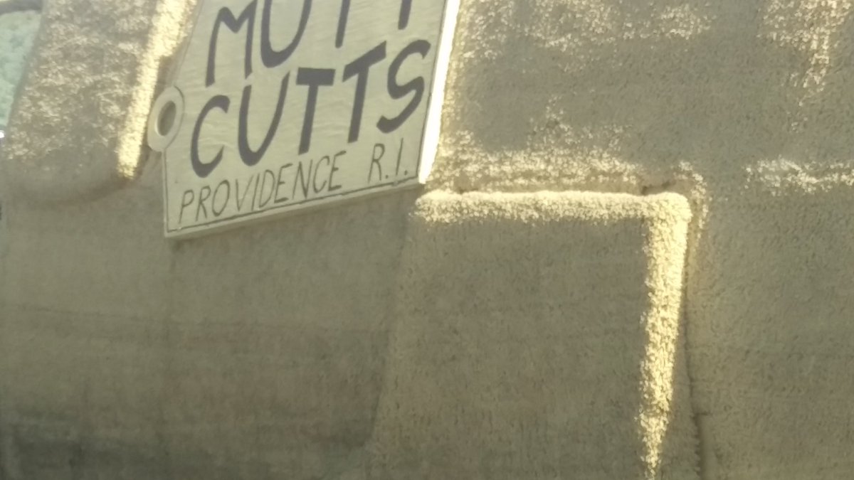 fam_Denn's tweet photo. Just passed up #MuttCuts on my way to the airport #Dumb&Dumber https://t.co/waZ8U8yY5y