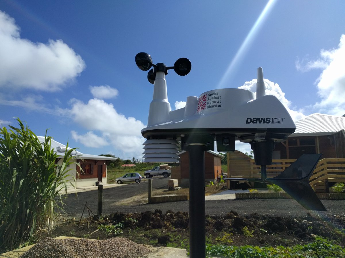 RatZillaS's tweet photo. Montée en puissance de @CaribeWaveFWI. Accéléromètres et station météo  en cours de déploiement pour #CaribeWave2016 https://t.co/5kYH1V8w05