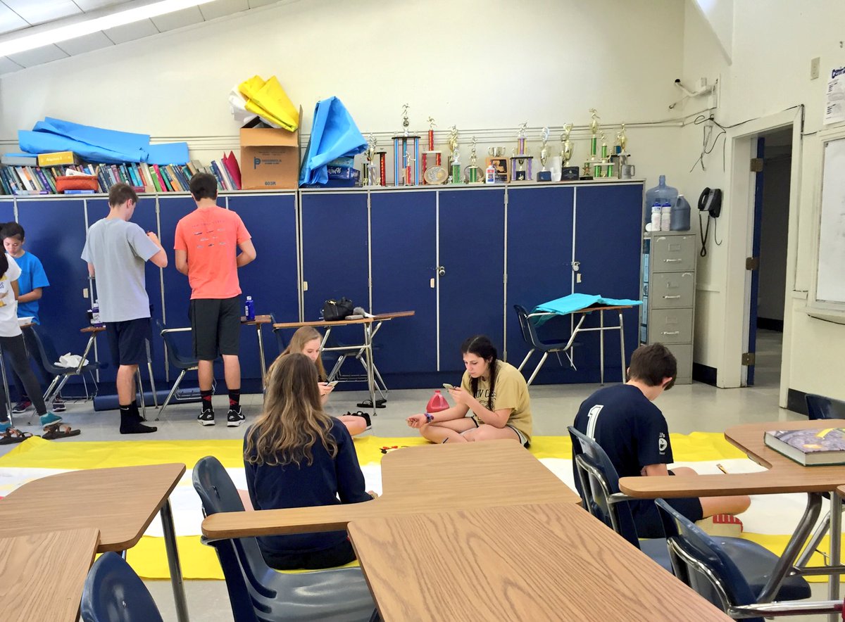 mrsrlovisa's tweet photo. Decorations for Student Council Week continue... #secrettheme #stmus https://t.co/qsMZbDWVcZ