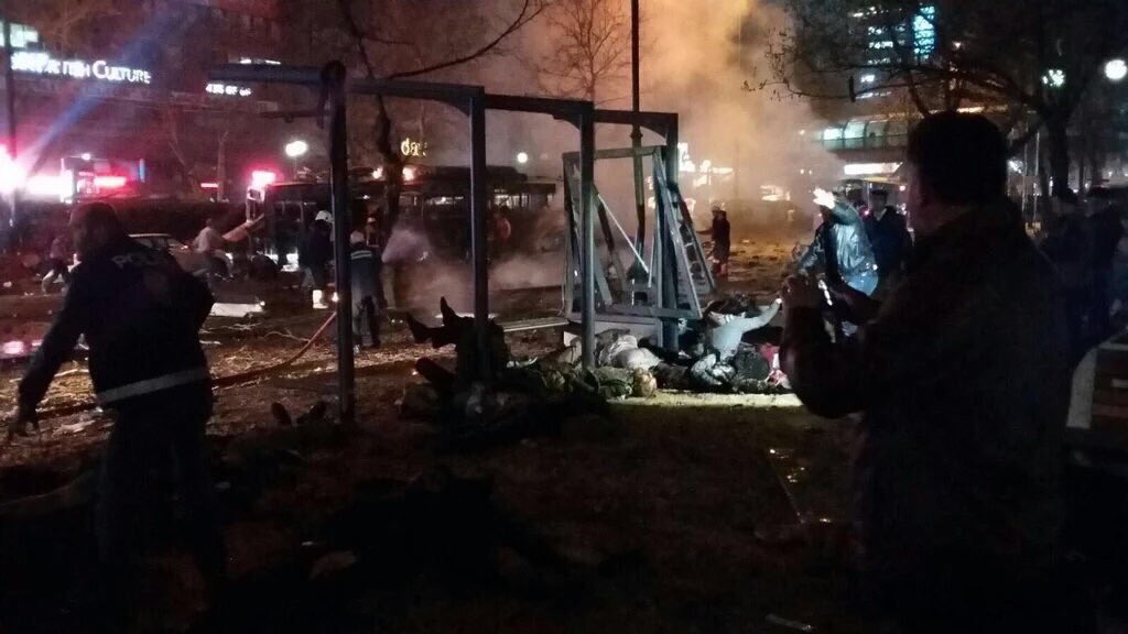 HasanCucuk's tweet photo. Ambulanstan önce yayın yasağı geldi!
Artık güvendeyiz dağılalım
#Ankara https://t.co/FTf9rp1AVA