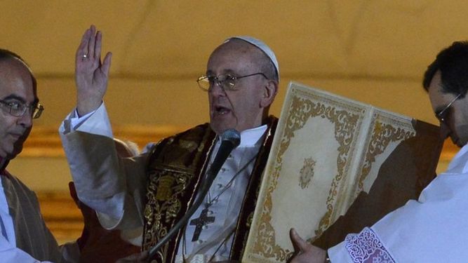 catolicos_es's tweet photo. Hoy hace tres años desde que @pontifex fue elegido Papa, ¡gracias por tantos regalos, Santo Padre! https://t.co/yUD2aZ8zTX