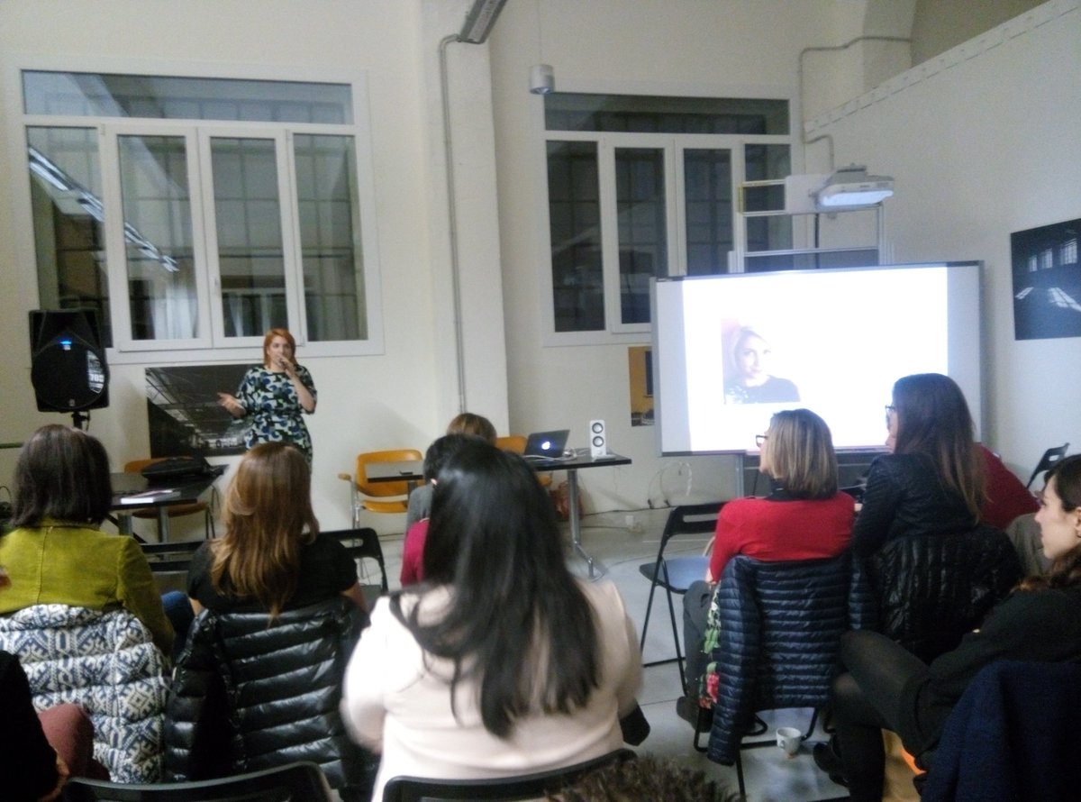 Anna_Mess's tweet photo. "Ho realizzato che le mie passioni non distoglievano la mia attenzione ma erano un plus" @phlophlo #GGTea @GGDVerona https://t.co/8tGJM28O3S