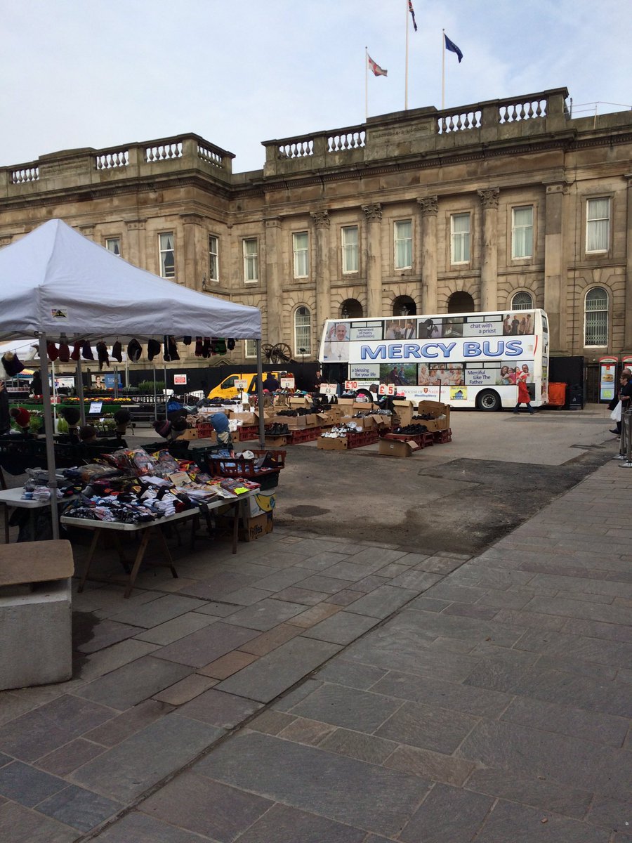 FatherFrankie's tweet photo. Delighted we welcomed our 1000th visitor to #MercyBus @TamesideMarkets after 6 stops #NextStopMercy #MercyOnTheMove https://t.co/BYcrf07e3J