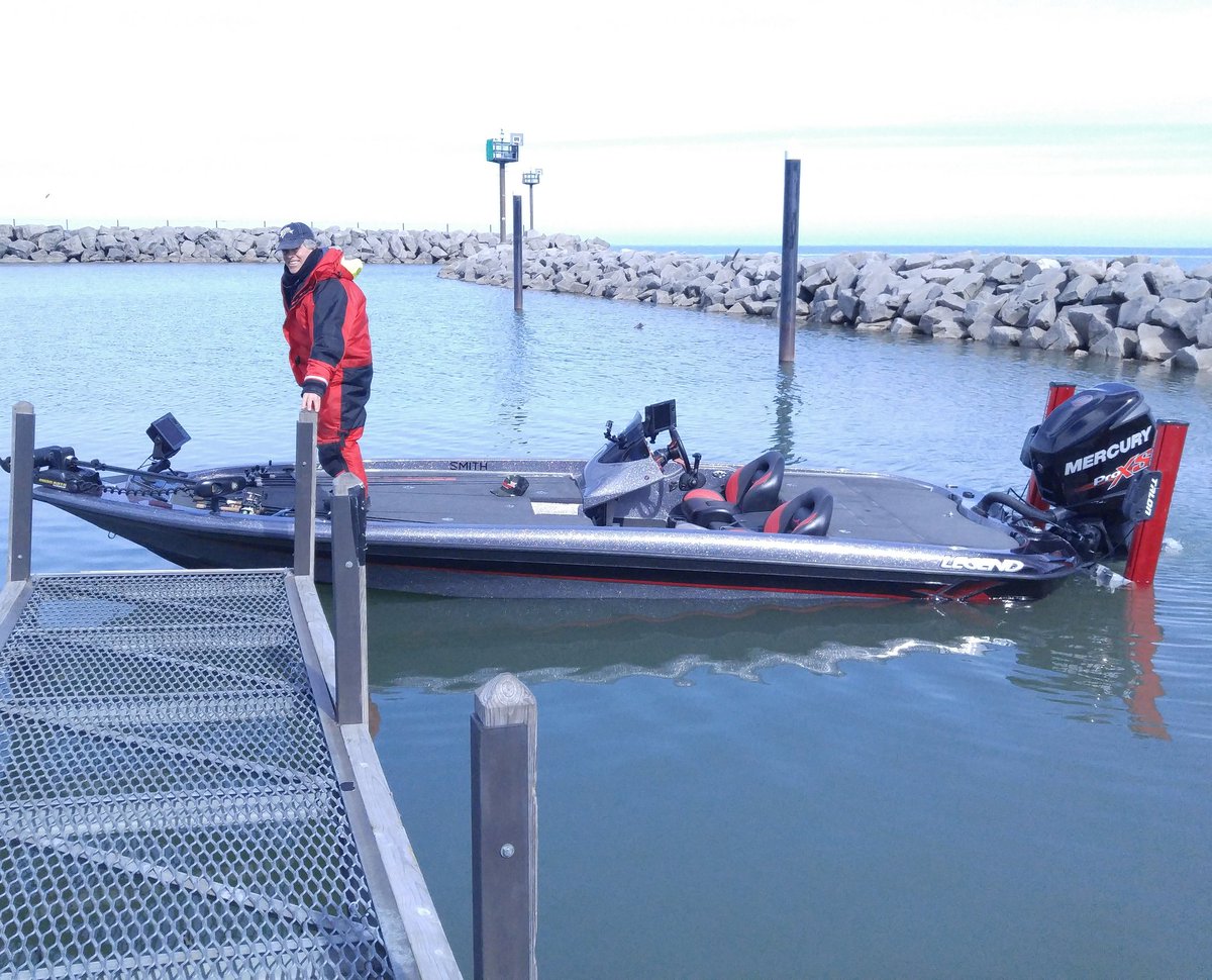 cousvis's tweet image. 34 degree water temps on Lake Erie, but it was worth it! Let the season begin!