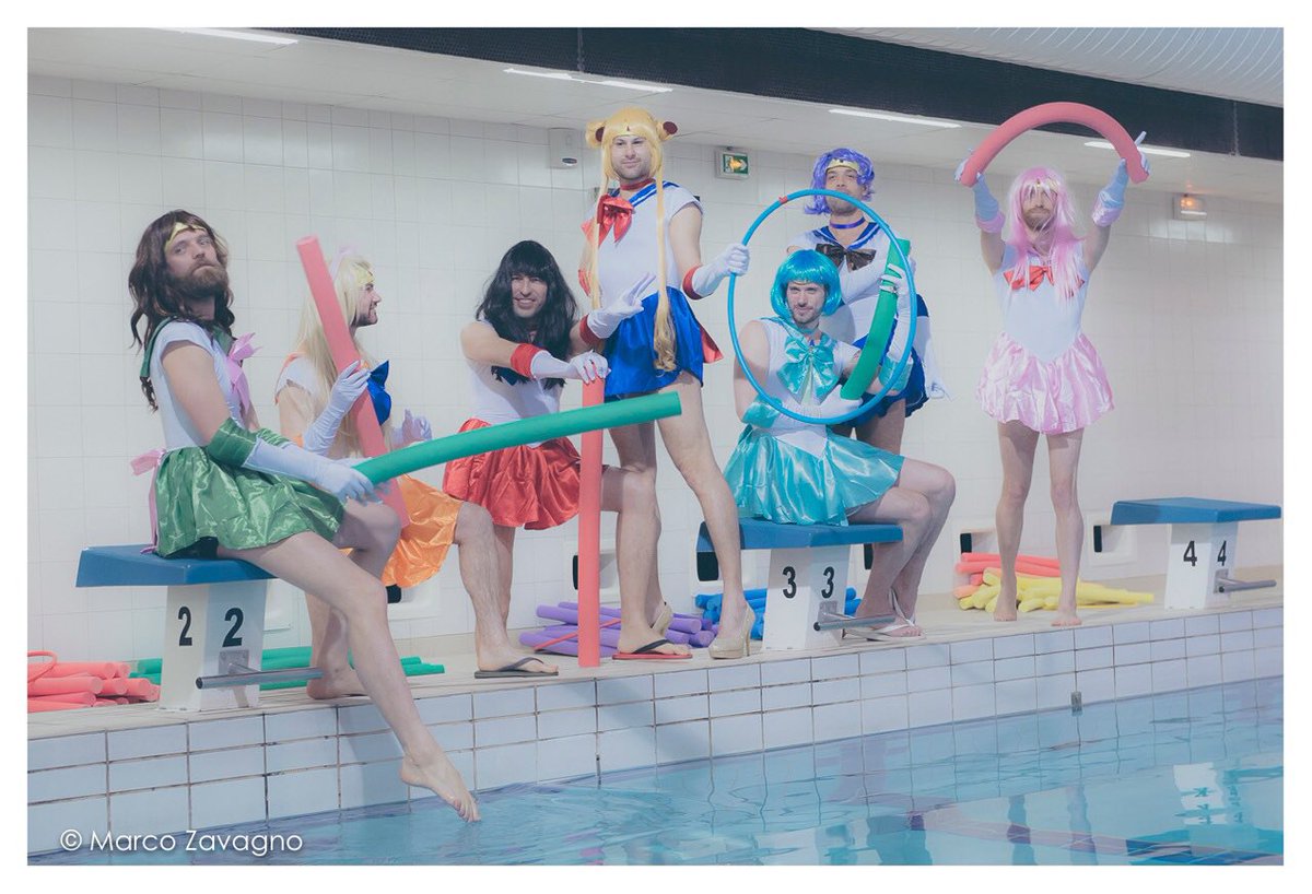 Super #nuitdeleau <a href="/FFNatation/">FFN</a> avec les #Aquafolies de <a href="/ParisAquatique/">Paris Aquatique</a> - la team <a href="/waterpoloah/">Water-Polo A.H</a> d'<a href="/Aquahomo/">OUTsiders</a> au taquet !