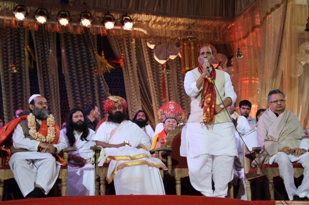 pratikchauhan29's tweet photo. #wcfday2 @drramansingh  In World Culture Festival https://t.co/VlWApCcQvq
