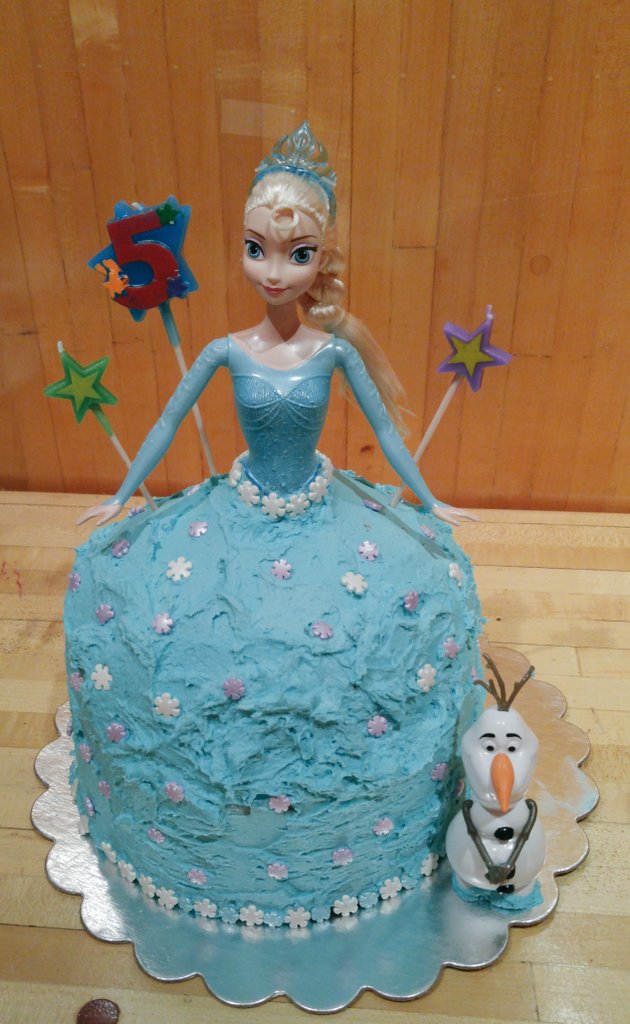 MarkhamBowl's tweet photo. Happy birthday shout out to Ariella ! Hope your party is super "cool" : D #FrozenCake #ElsaAndOlaf https://t.co/t85E513WqT